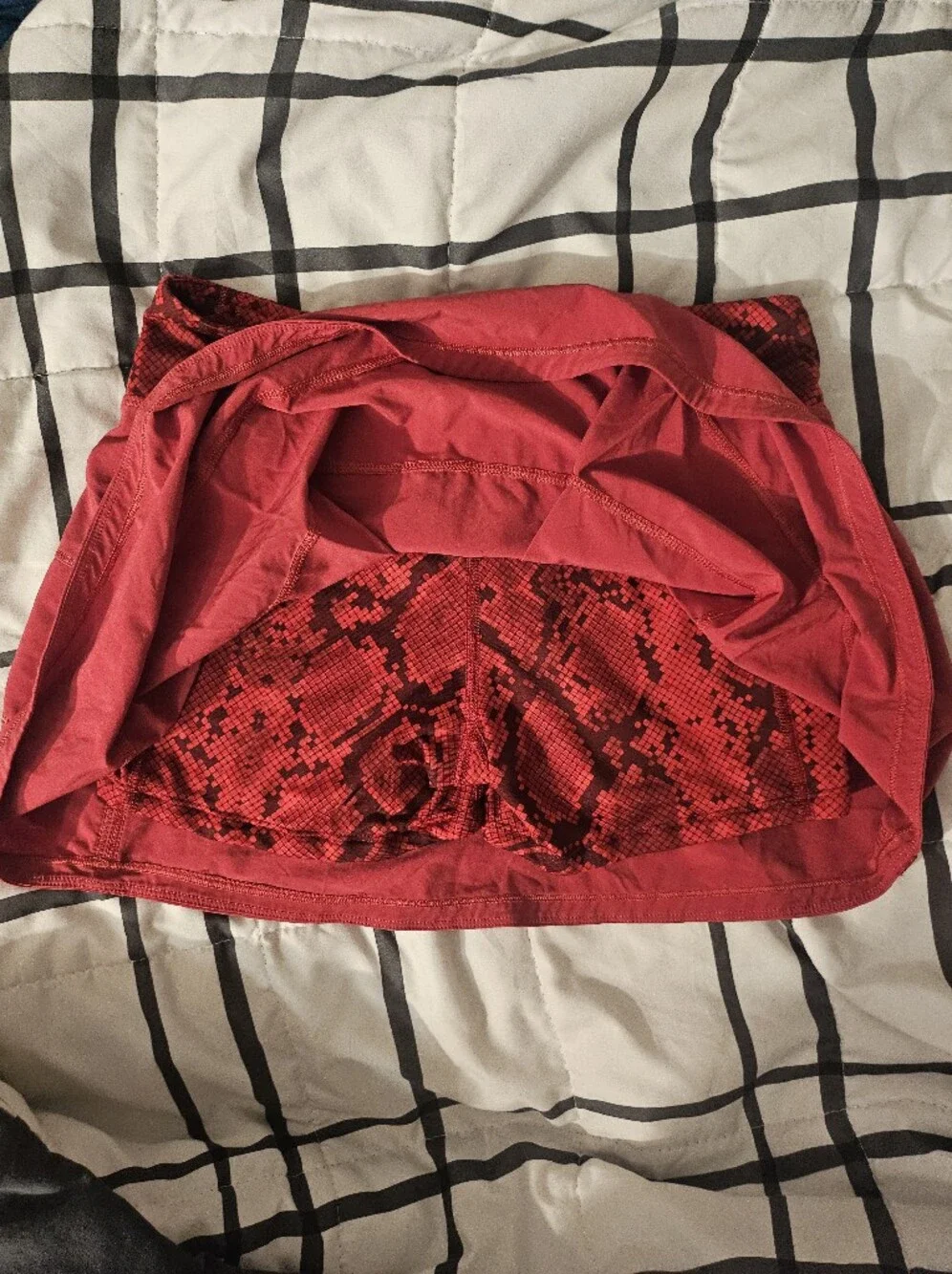 Lululemon Pace Rival Skirt Size 4 Cranberry 4-Way Stretch Mini Ziggy Snake
